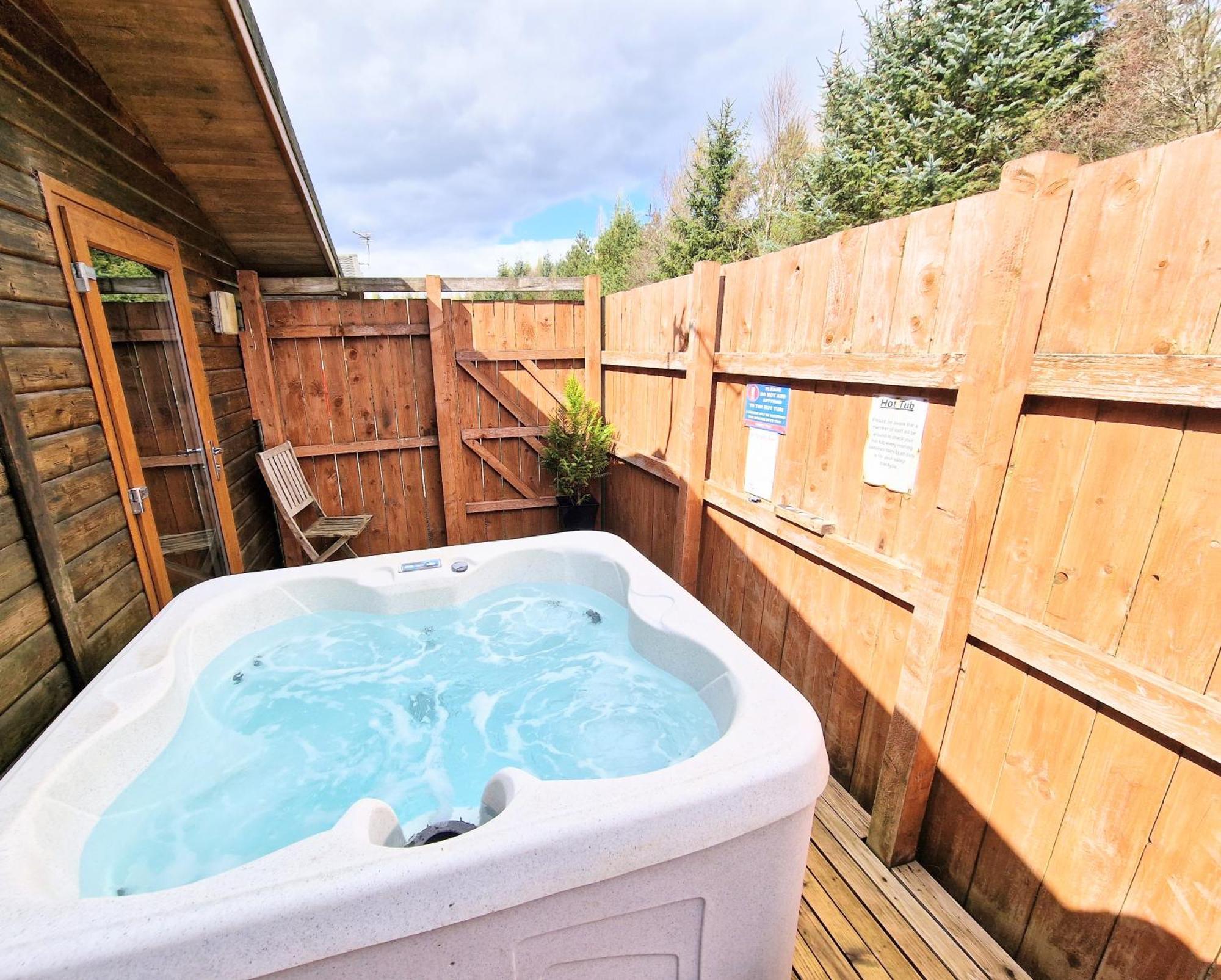 Kelty Lomond 4 With Private Hot Tub - Fife - Loch Leven - Lomond Hills 빌라 외부 사진